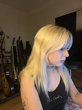 viviennedoll online show from July 11, 10:10 pm