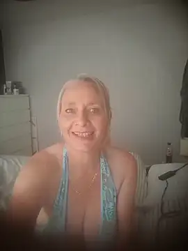 BellaUkCurvy online show from July 28, 11:17 am