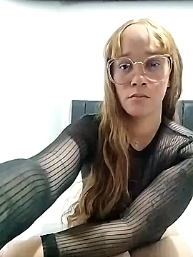 laly Abby online show from July 18, 3:10 am