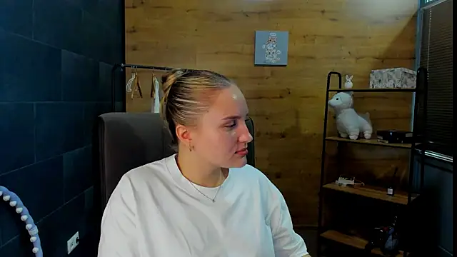 AnaaHunter online show from July 23, 1:08 pm