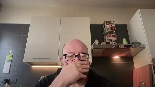 theitalianbear online show from March 8, 8:18 am