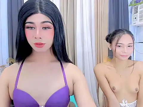 strawberry lust online show from July 29, 6:30 pm
