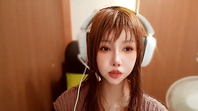 mew-mia-meow online show from July 30, 7:09 am