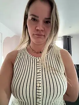 blondefantisy  online show from August 3, 5:55 am
