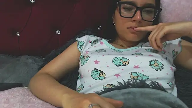 Chloe Maddison online show from August 3, 5:22 am