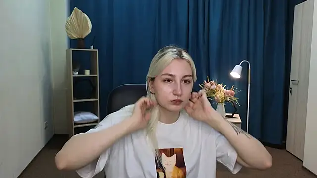 LishaNuding online show from August 5, 11:05 am