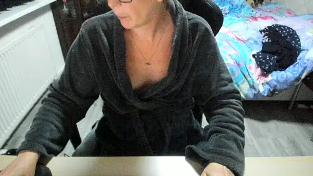 minoesje37 online show from November 10, 8:26 pm