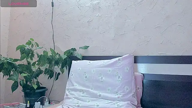 I AM MILF online show from November 12, 8:23 am