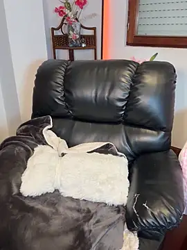 Fallengangel online show from April 18, 9:15 pm