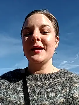 SwedishJennifer online show from April 1, 1:23 pm