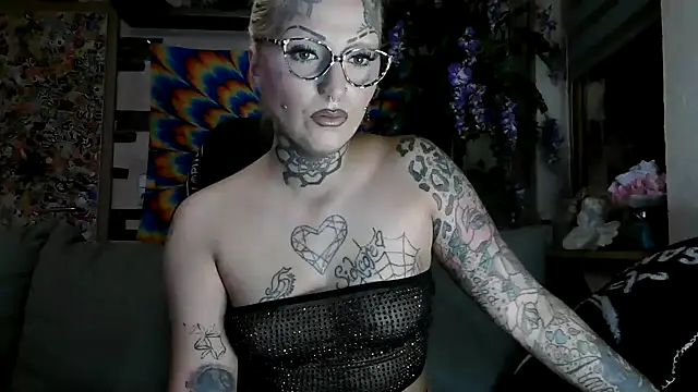 RoxxyInk online show from October 25, 10:27 pm