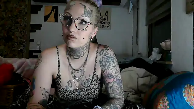 RoxxyInk online show from June 1, 10:43 pm