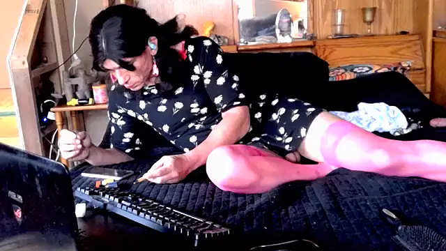 sissyvee online show from May 4, 9:40 pm