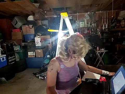 sissyvee online show from May 13, 11:54 pm