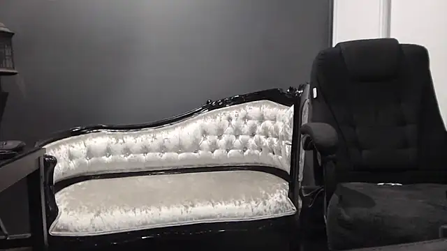 poisonivyx online show from April 2, 12:46 pm