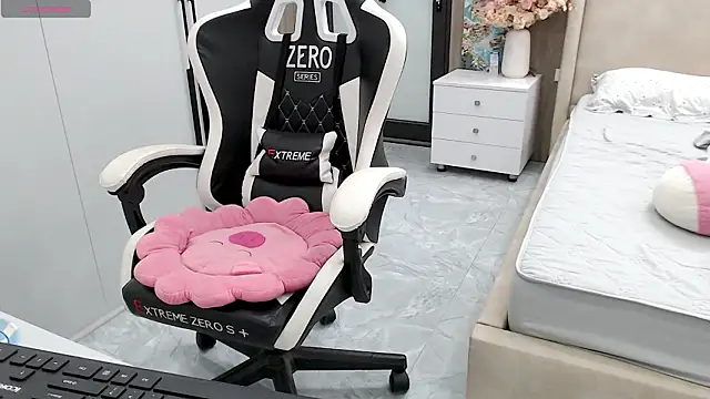 Hanako love online show from March 18, 4:01 pm