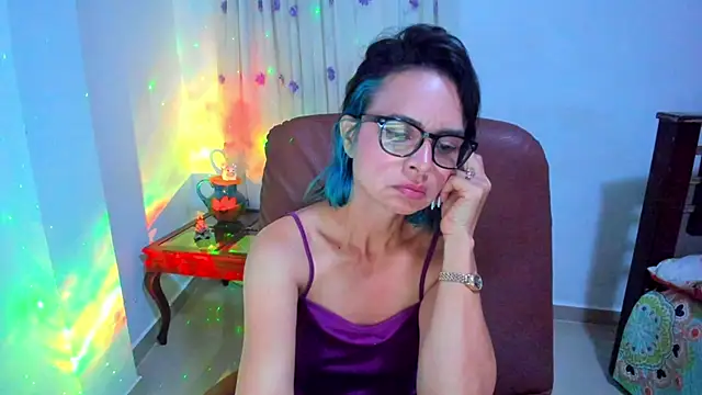 BrianaGarner online show from December 3, 7:33 am