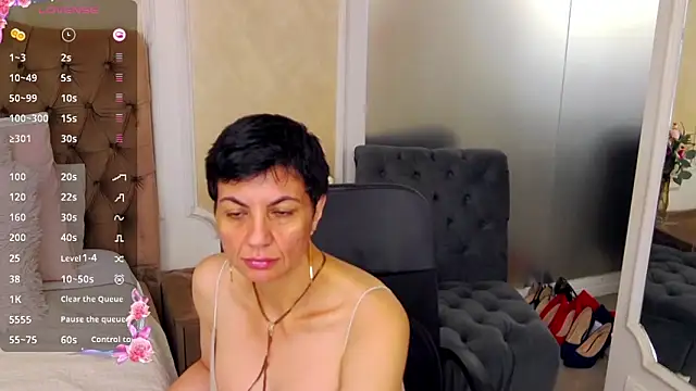 BustyPenellope online show from June 13, 3:04 am