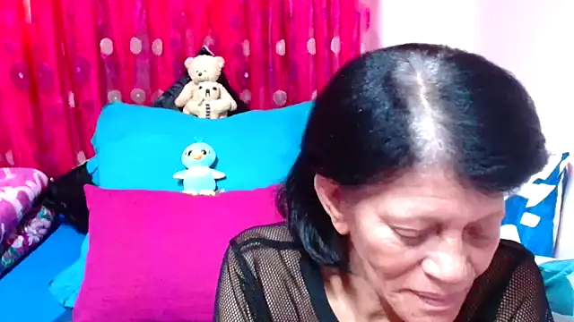 SLUTTYROXY online show from October 17, 6:38 am