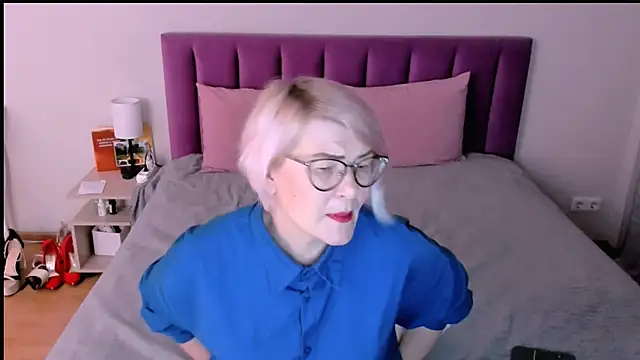 sabrinamacmarren online show from December 2, 1:35 pm