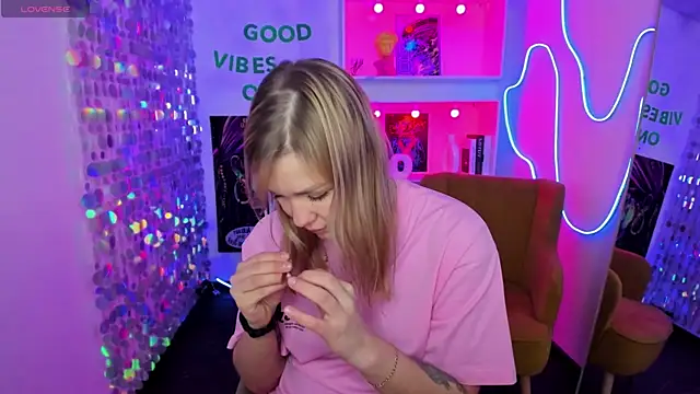 BellaDreamy online show from April 19, 9:09 am