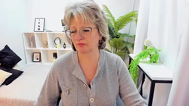 EvelynJoyful online show from November 19, 5:07 am