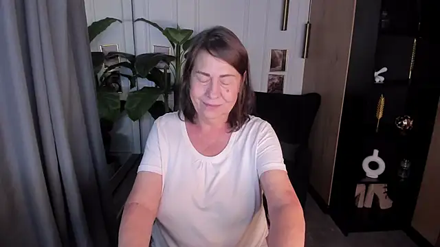 LindaPassionate online show from July 24, 1:09 pm