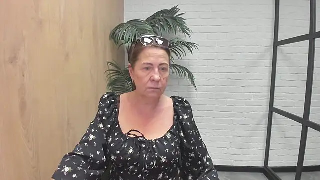 LindaPassionate online show from June 9, 5:18 am