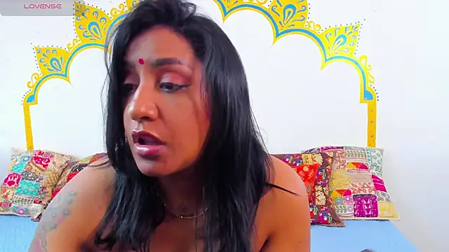 LadyNahir online show from April 17, 9:50 pm