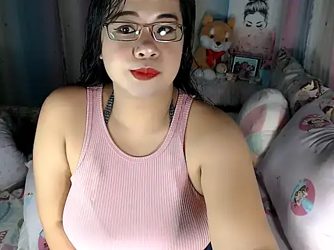 hersheykisses07 online show from December 16, 2:39 am