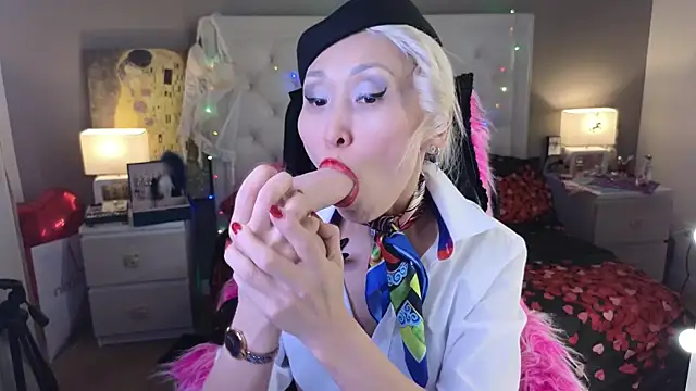 RoxalanaStar online show from April 5, 7:29 am