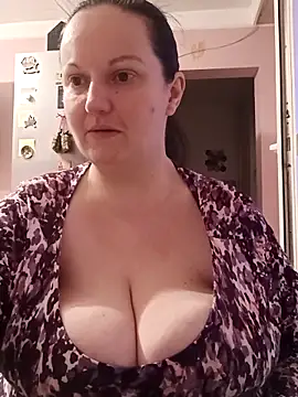 BustyLadyAlma online show from February 1, 6:12 am