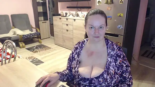 BustyLadyAlma online show from November 2, 6:28 am