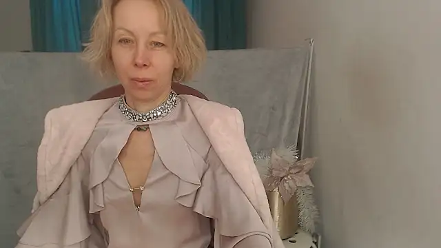 LuxuryNika online show from January 15, 8:53 am