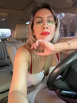 Gatitacarlita online show from April 18, 7:29 pm