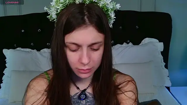 Eille Elfie online show from December 4, 4:59 am