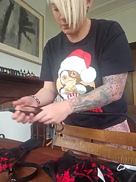 PinkTheHawk online show from November 14, 1:05 am