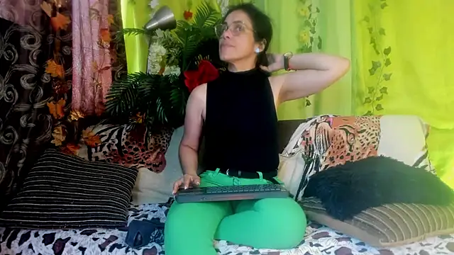 girasol walton online show from June 4, 4:00 pm