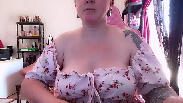 kisicaxx online show from June 17, 8:48 am