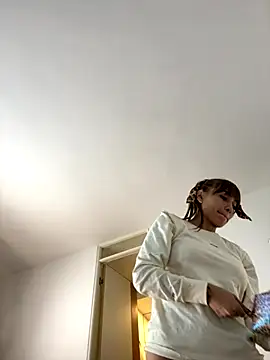 hollythomson online show from October 22, 10:04 pm