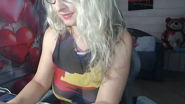 RubiLakros online show from March 1, 10:15 am