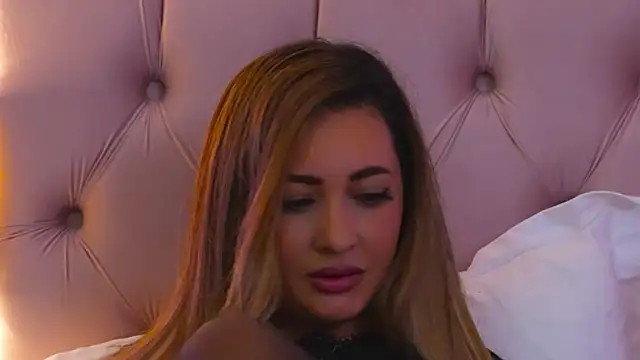 YaaraCollins online show from November 12, 9:24 pm