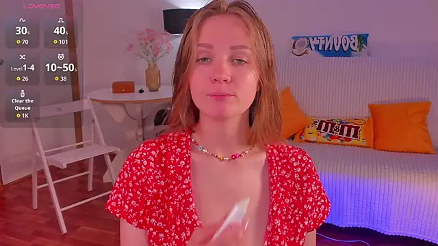SweetMilkis online show from July 29, 11:10 am