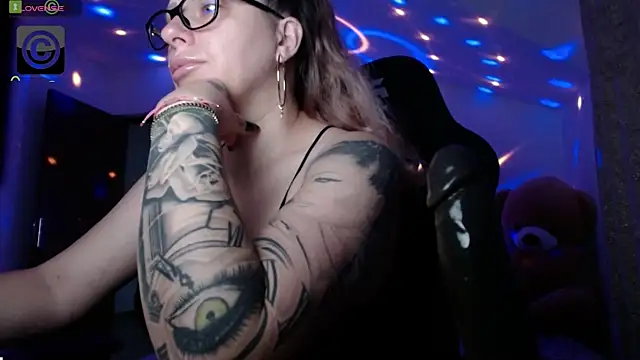 SonyaDevon online show from June 2, 2:56 am