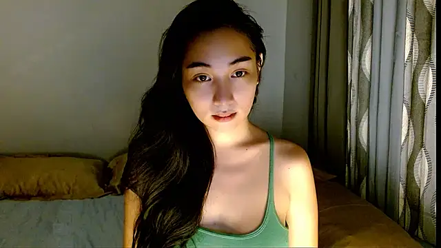 SweetLilly 18 online show from April 12, 2:47 am