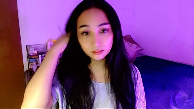 SweetLilly 18 online show from December 15, 3:45 am