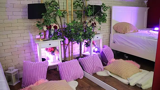 EmillyBronte online show from March 1, 9:03 pm