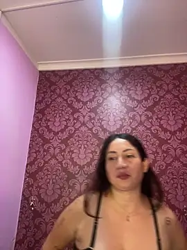 juliana diaz online show from December 22, 11:35 am