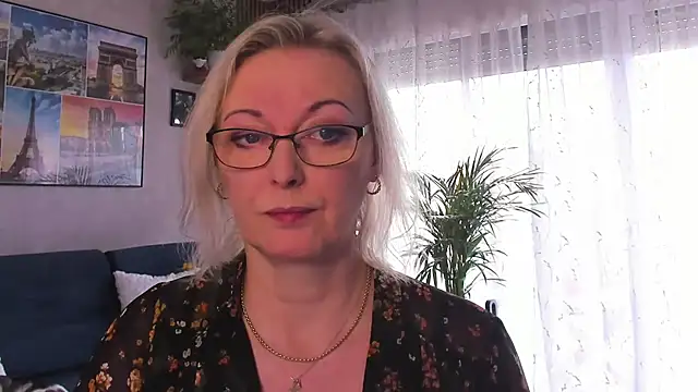 vanessa chat online show from April 19, 1:22 pm