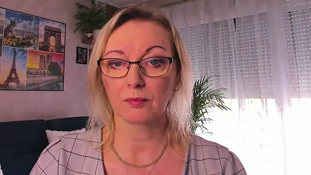 vanessa chat online show from April 14, 1:44 pm